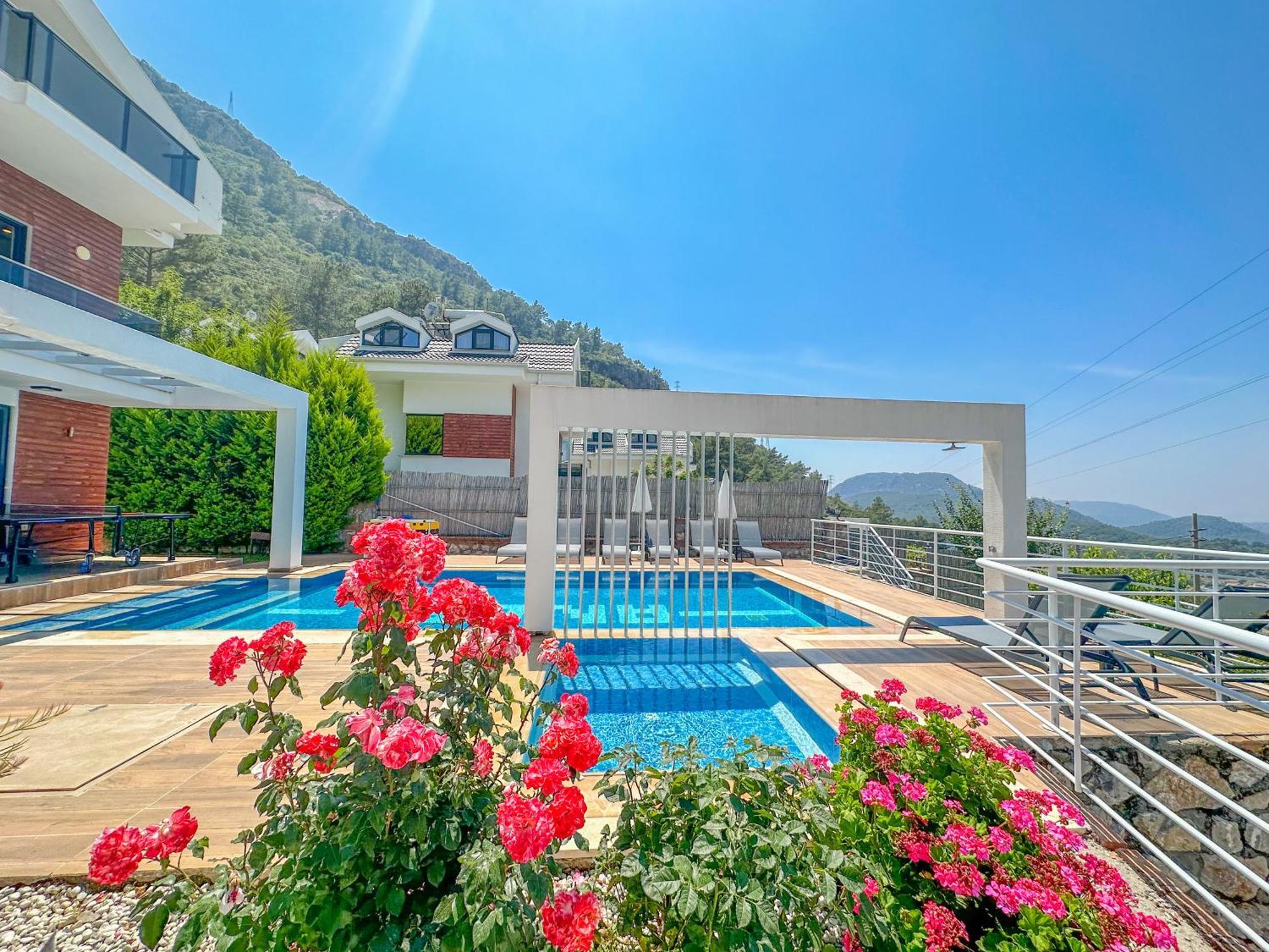וילה Alya, Spacious 4 Bed With Private Pool פאטהיה