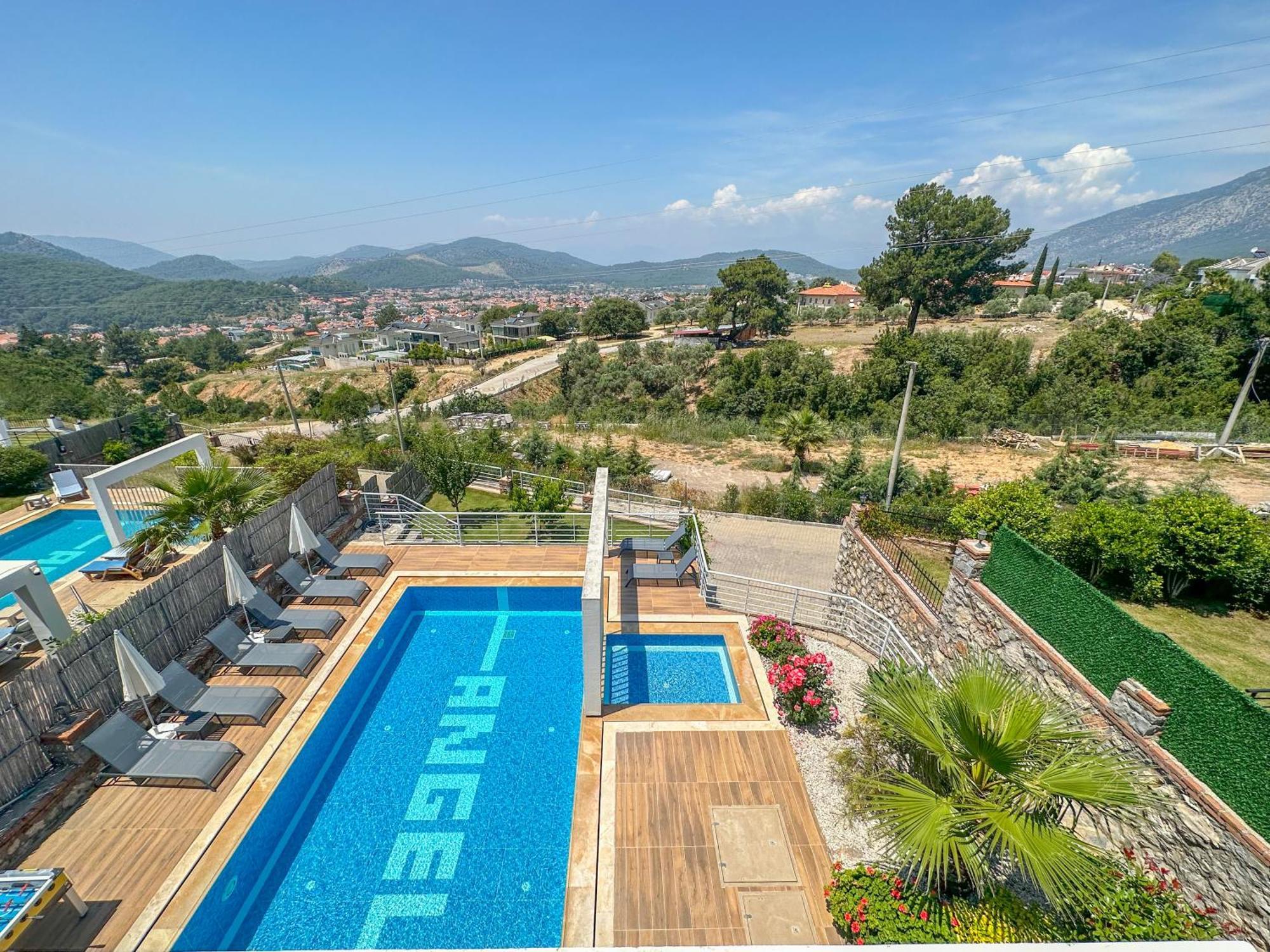 Alya, Spacious 4 Bed With Private Pool וילה