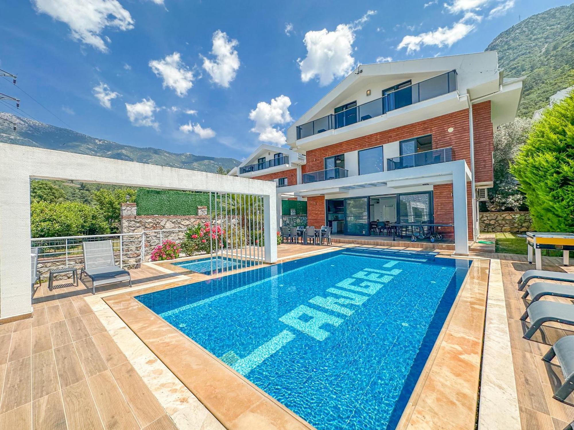 וילה Alya, Spacious 4 Bed With Private Pool פאטהיה